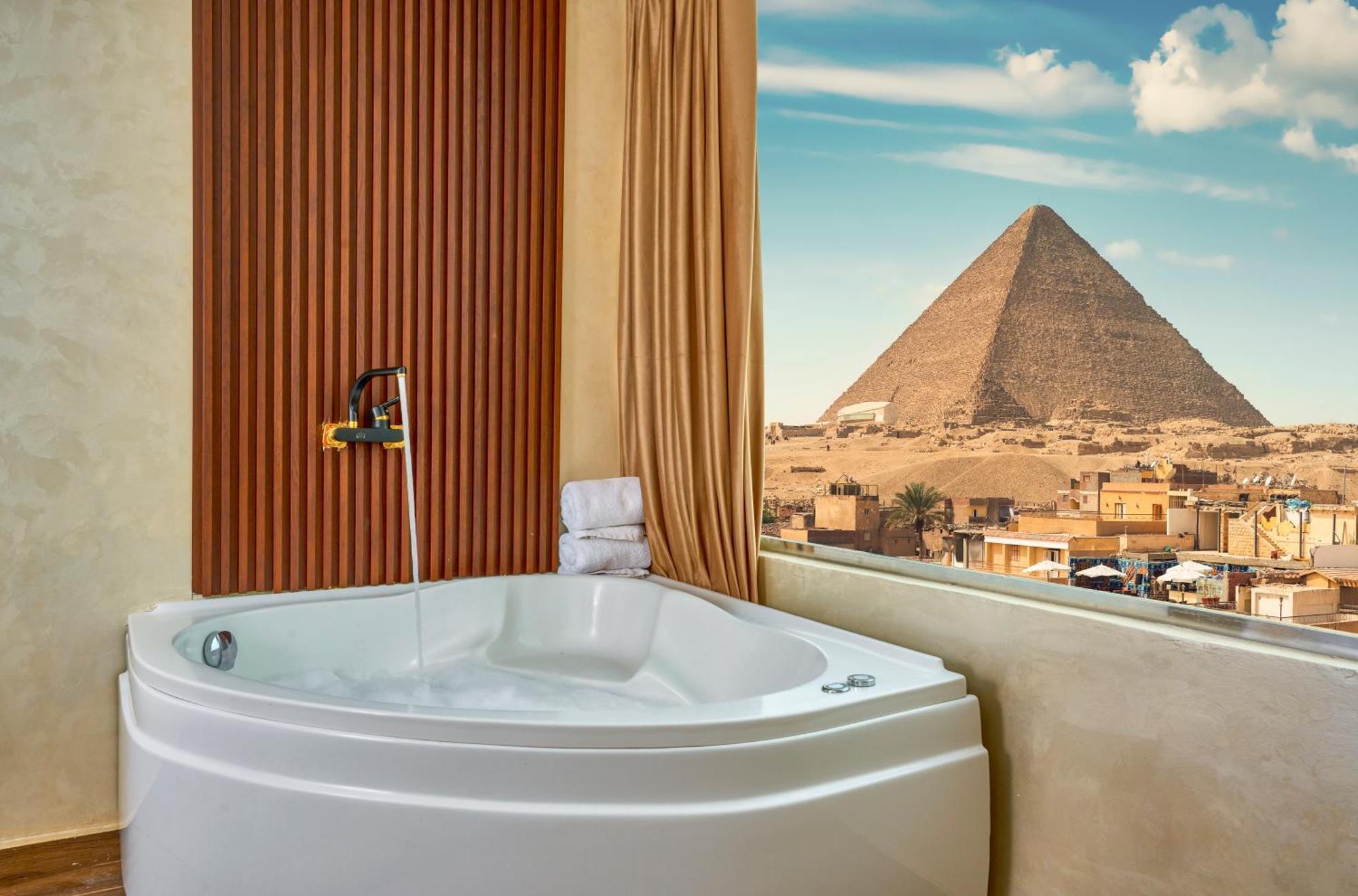 Cleopatra Tower Pyramid View Hotel Kafrat al Jabal Luaran gambar