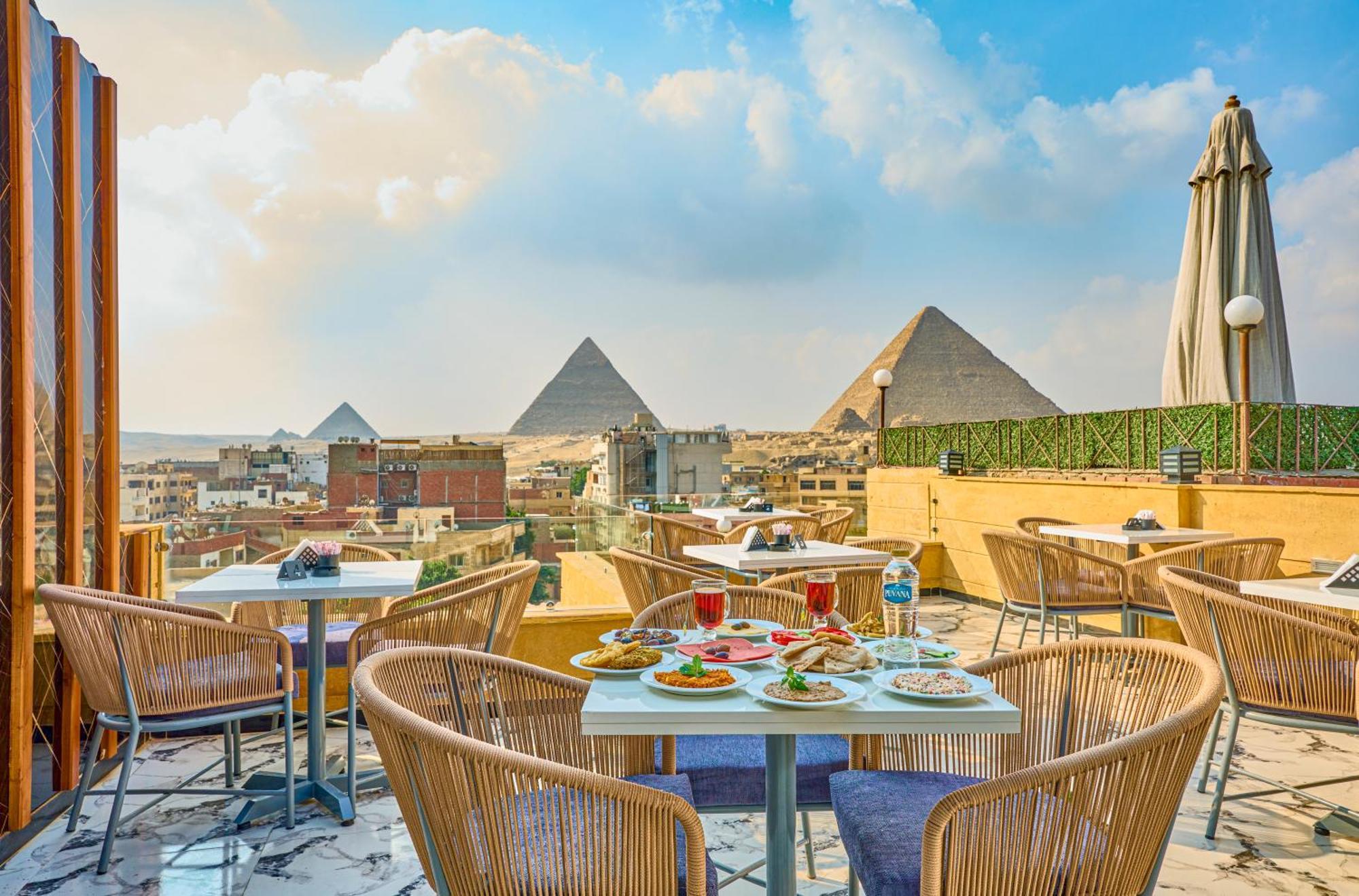 Cleopatra Tower Pyramid View Hotel Kafrat al Jabal Luaran gambar