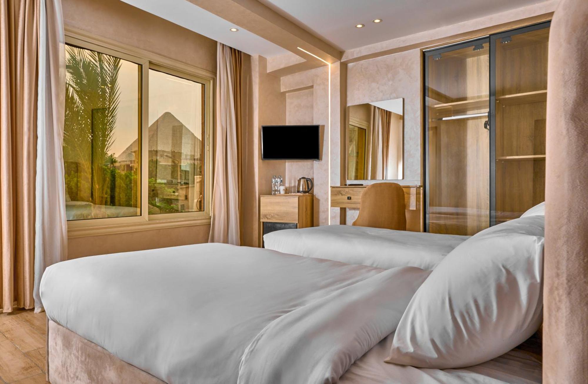 Cleopatra Tower Pyramid View Hotel Kafrat al Jabal Luaran gambar