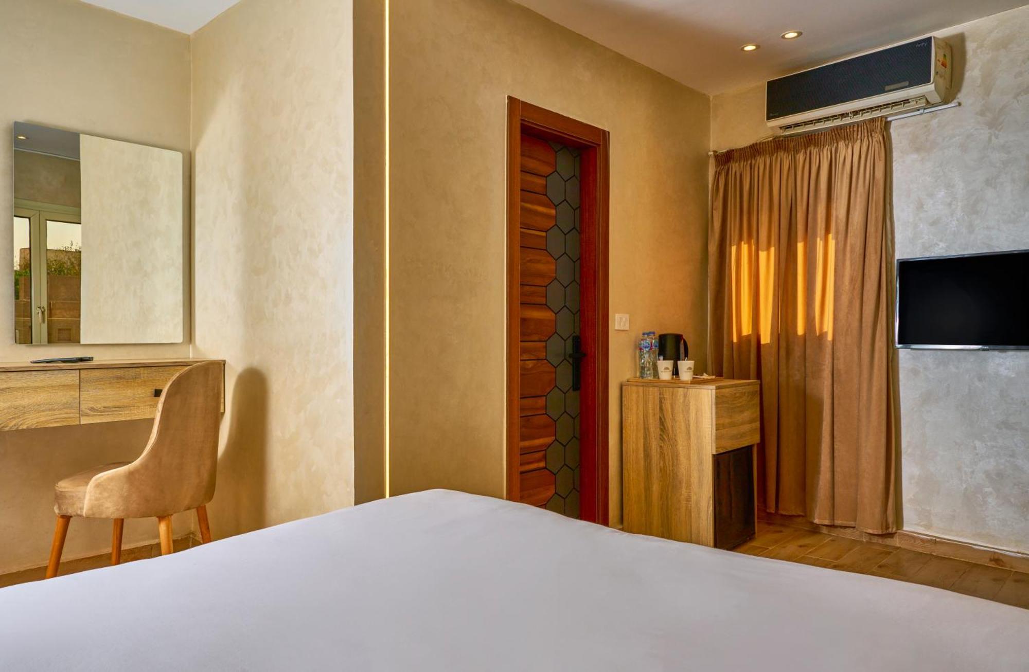 Cleopatra Tower Pyramid View Hotel Kafrat al Jabal Luaran gambar