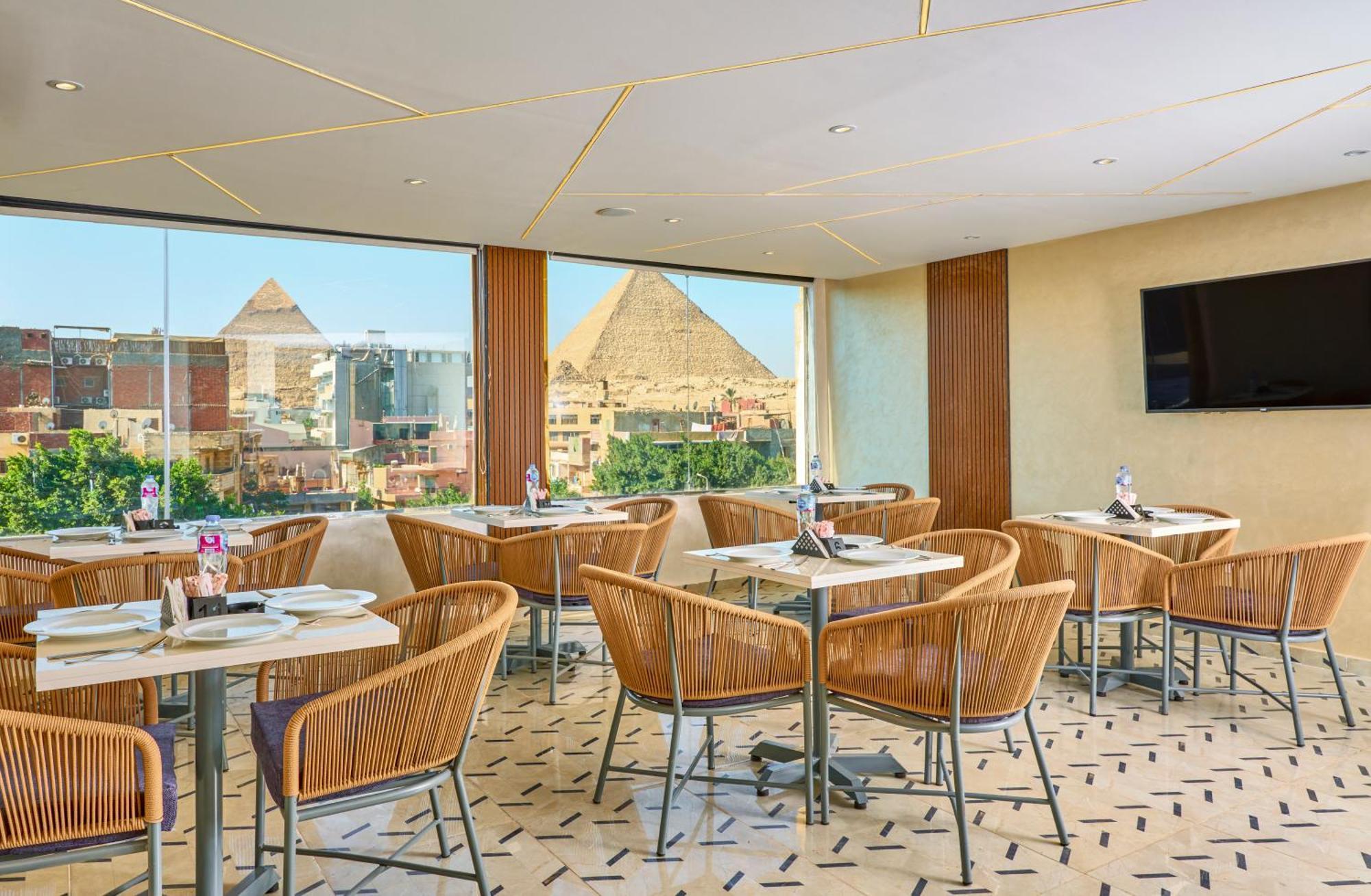 Cleopatra Tower Pyramid View Hotel Kafrat al Jabal Luaran gambar